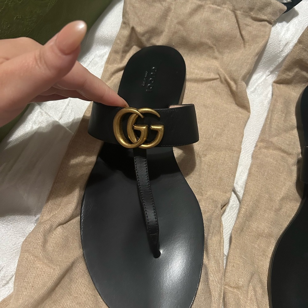 Gucci Women's Marmont Thong Sandals - Black Sandals Gold Hardware GOOD AS NEW - Picture 7 of 15